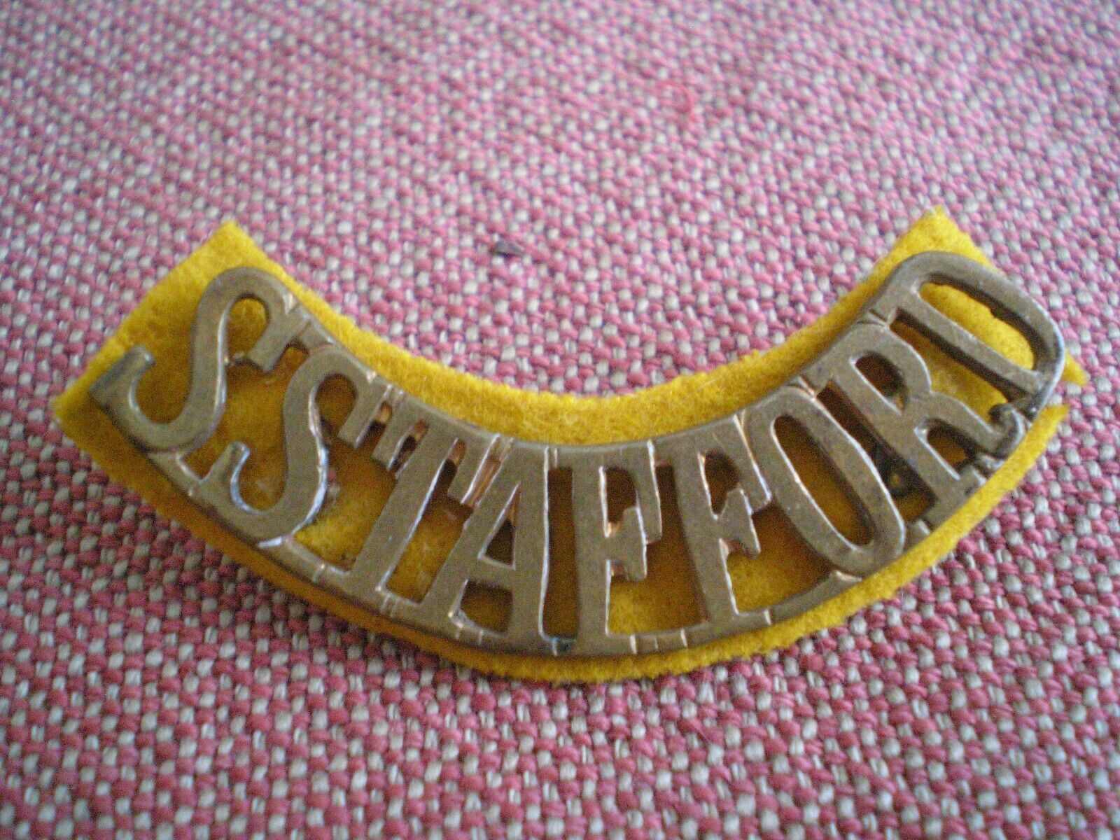 Ww1 South Staffordshire Regiment Shoulder Title Badge With Backing Cloth