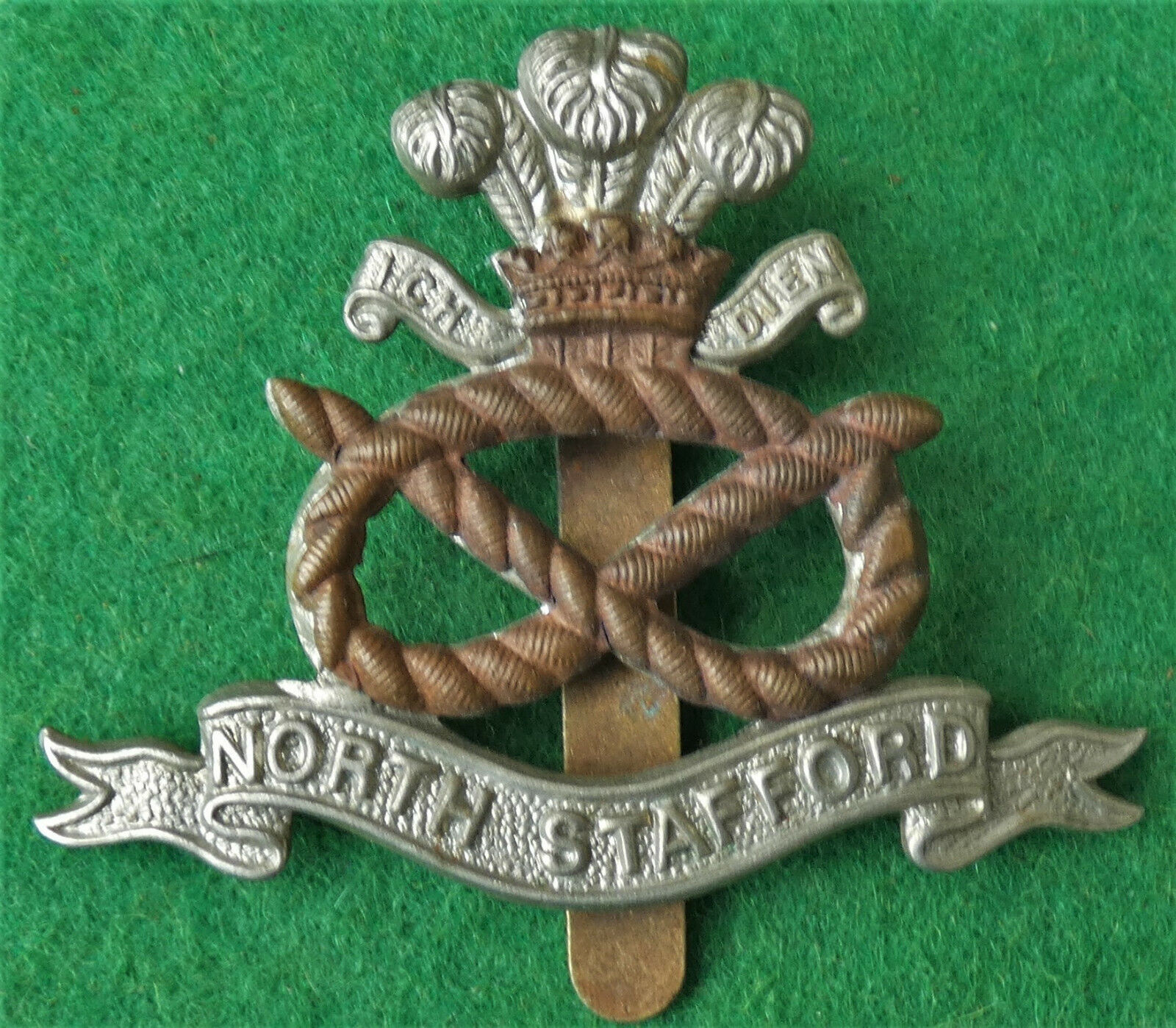 The British Army North Staffordshire Regiment Bimetal Cap Badge Circa Ww1-ww2